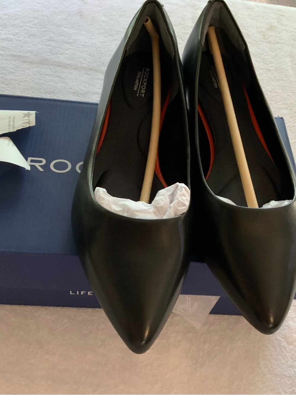 Rockport Women's Black Pointed-Toe Leather Pumps size 9.5W. New. SKU 3091